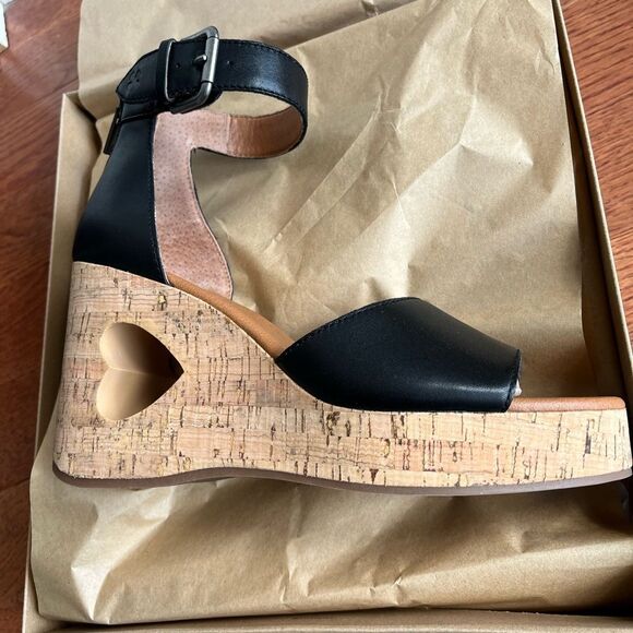 NWT LUCKY BRAND HIMMY HEART BLACK WEDGE SANDAL WEDGES WOMENS NEW IN BOX - Picture 3 of 10